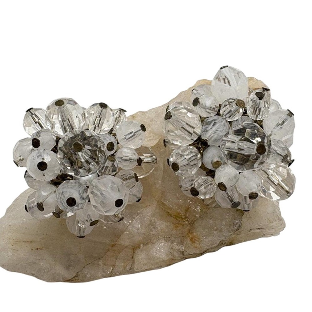Vintage 1950s Clear Crystal & Frosted Glass Bead Cluster‎ Clip-On Earrings 1.5"